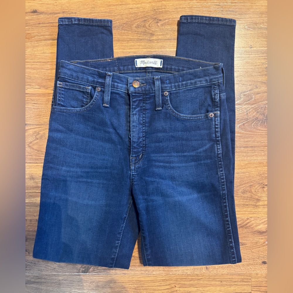 Madewell Skinny Jeans in Dark Blue with Brown Patch, Size 27